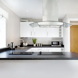 Saracens Courtyard Apartment